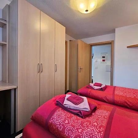 Felskinn 2. Og Apartment